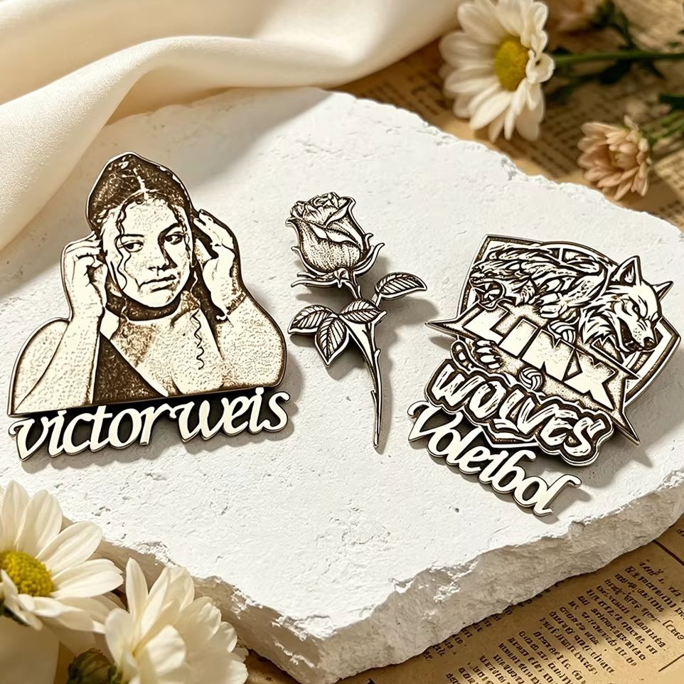 Men Accessories Photos - Broche personnalisée pour homme avec portrait