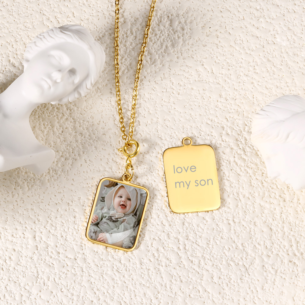 Collier pendentif drapeau lett - Men Accessories Photos avis et prix